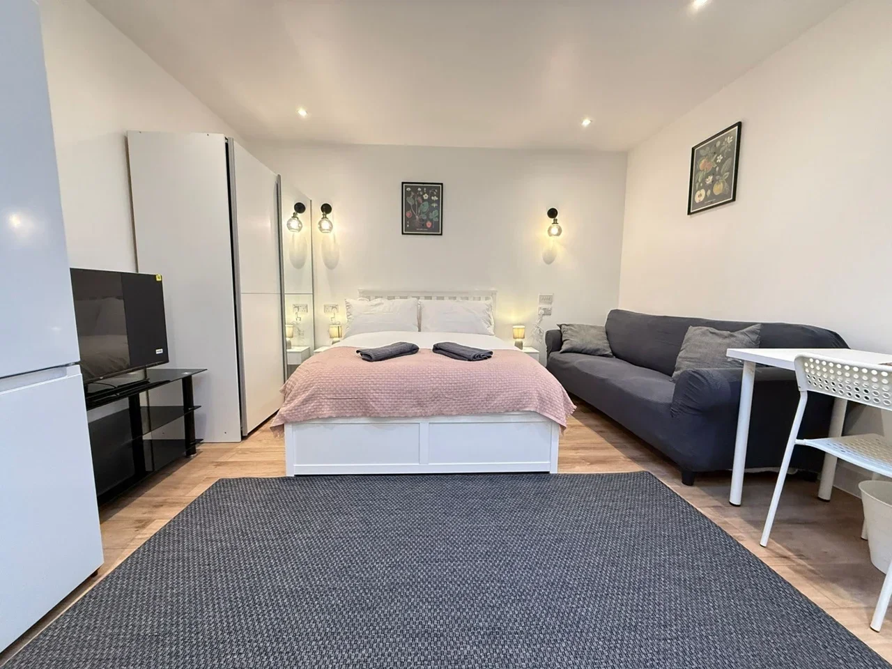 Flat Daryngton Drive in Greater London