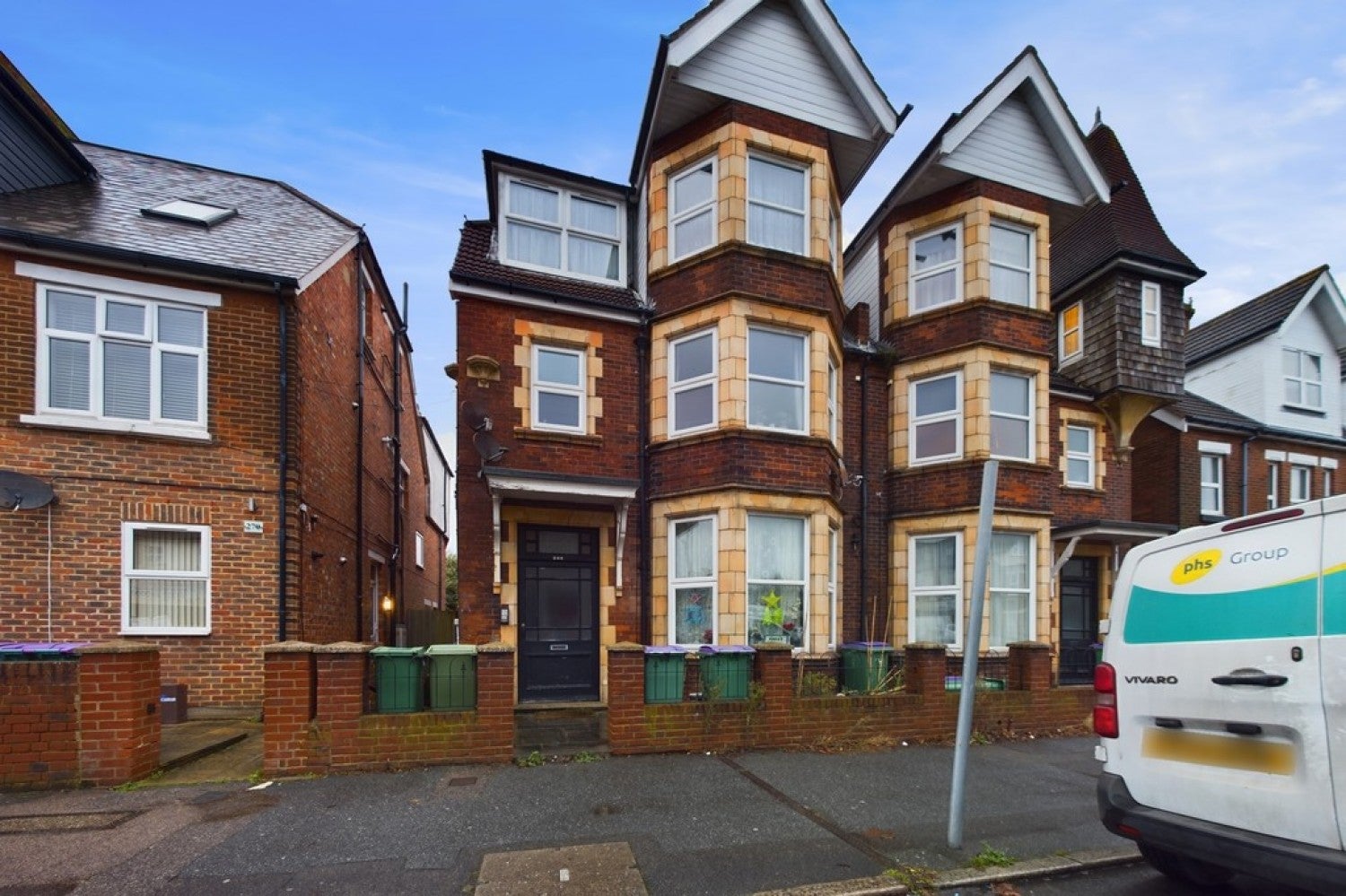 Flat Cheriton Road in Folkestone and Hythe District