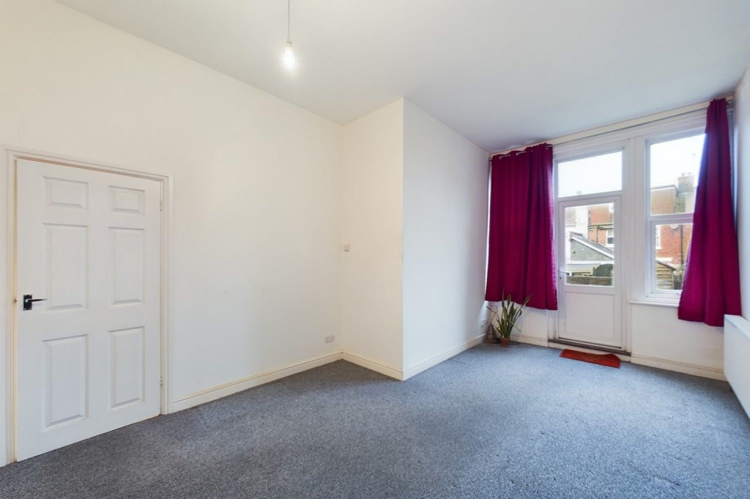 Flat Cheriton Road in Folkestone and Hythe District