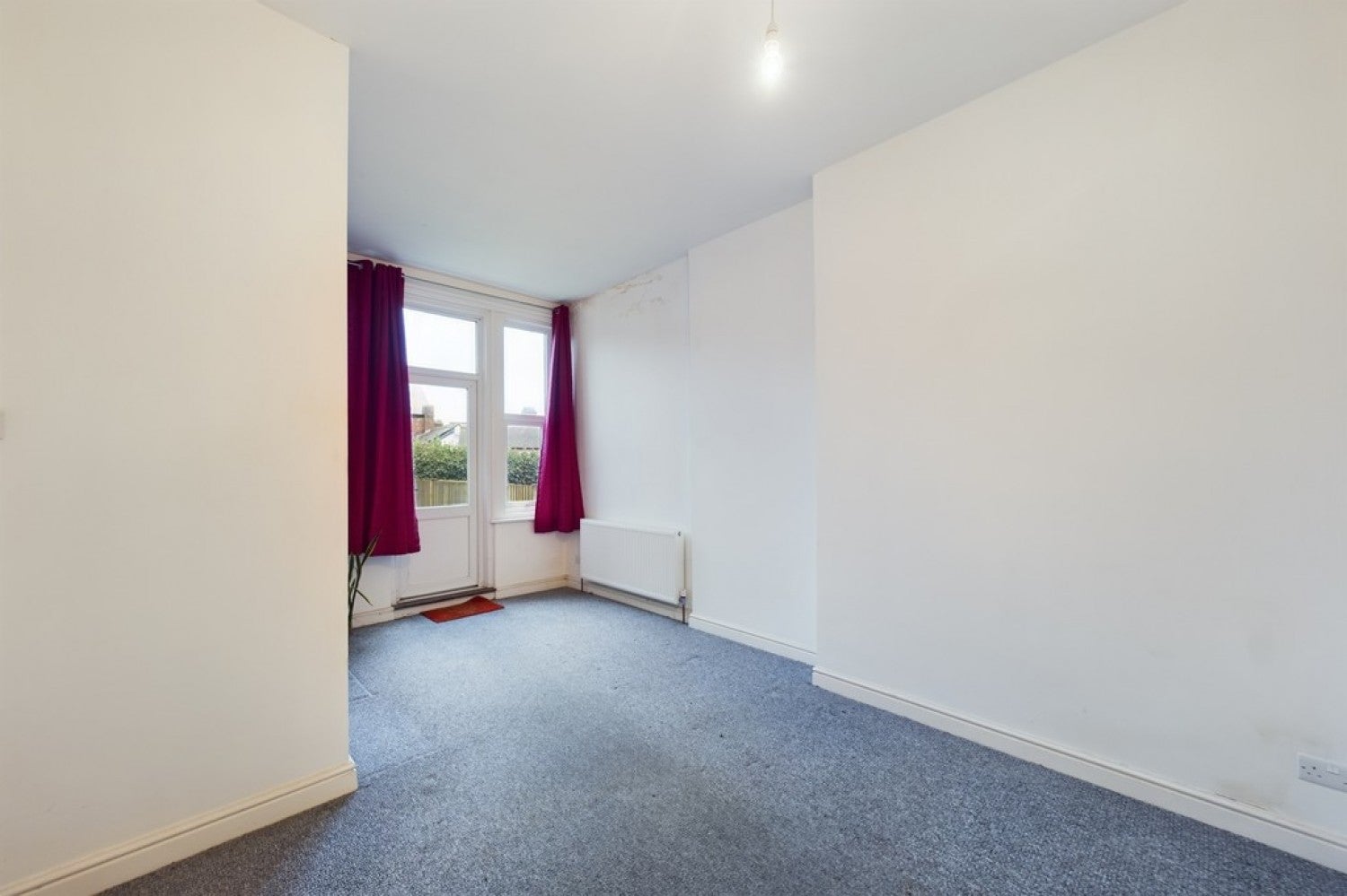 Flat Cheriton Road in Folkestone and Hythe District