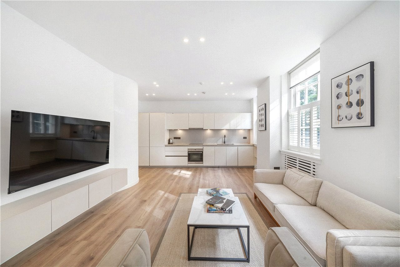 Flat Lowndes Square in Greater London