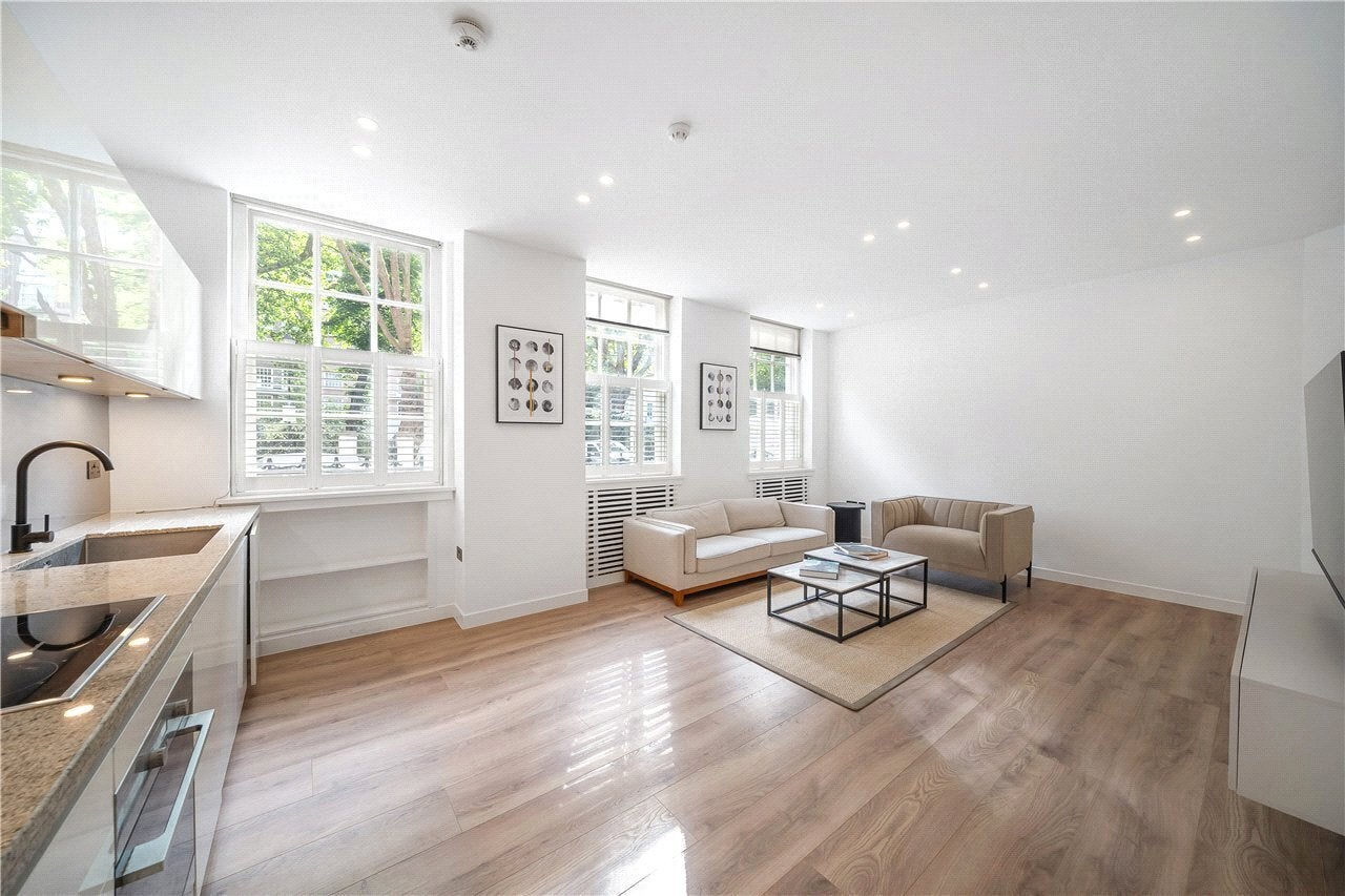 Flat Lowndes Square in Greater London