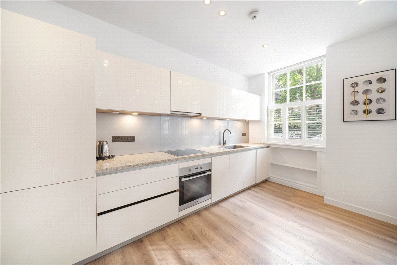 Flat Lowndes Square in Greater London