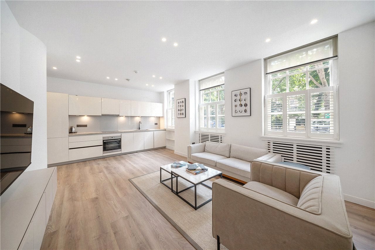 Flat Lowndes Square in Greater London