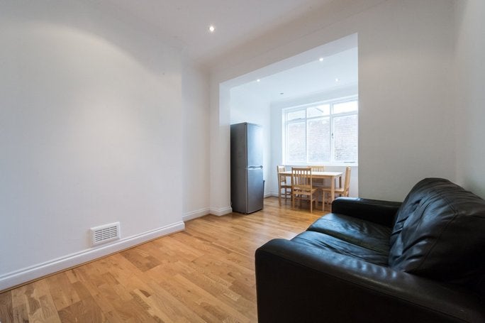 Flat Fielding Road in London