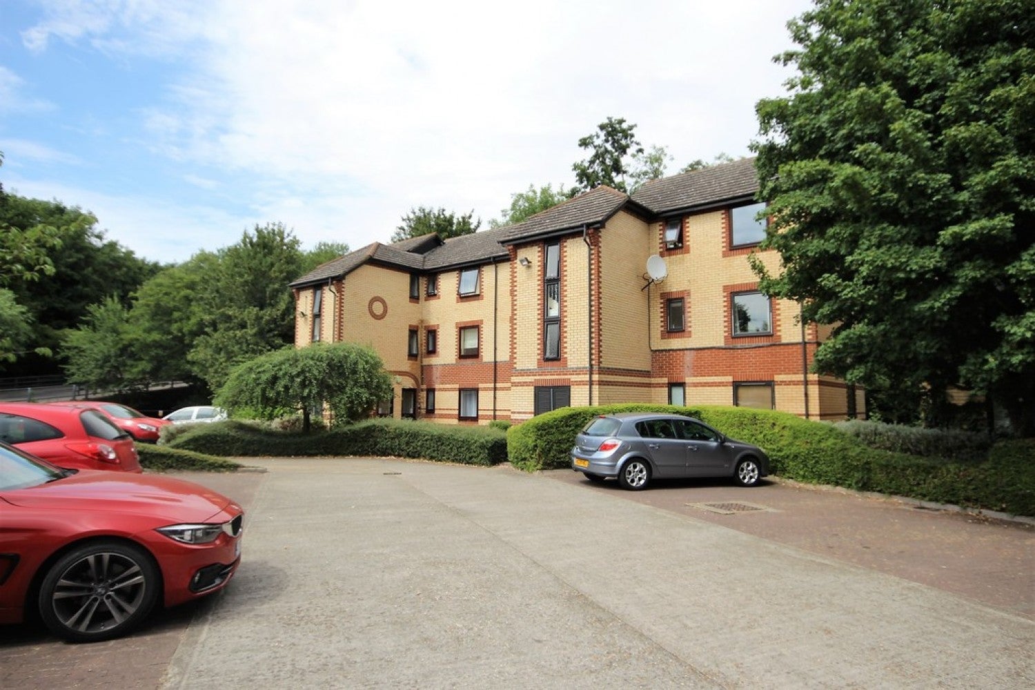 Flat Oakey Drive in Wokingham