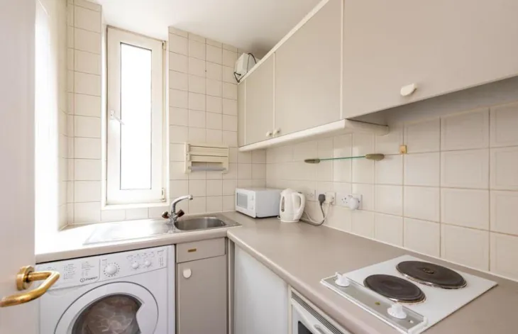 Flat Sloane Avenue in Greater London