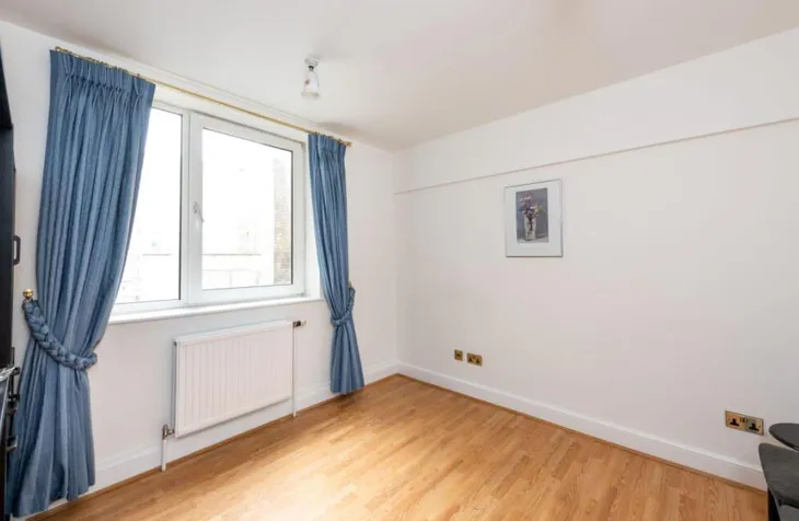 Flat Sloane Avenue in Greater London