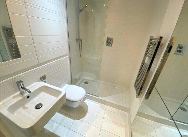 Room Trinity Way in Salford