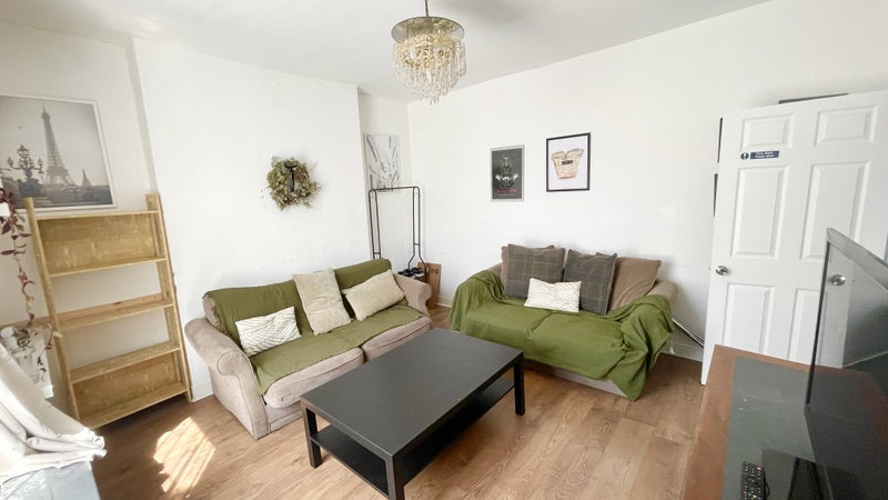Room New Cross Road in Greater London