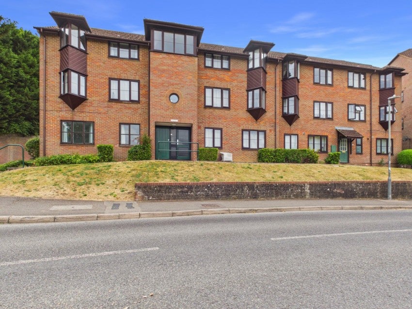 Flat Cameron Road in Chesham