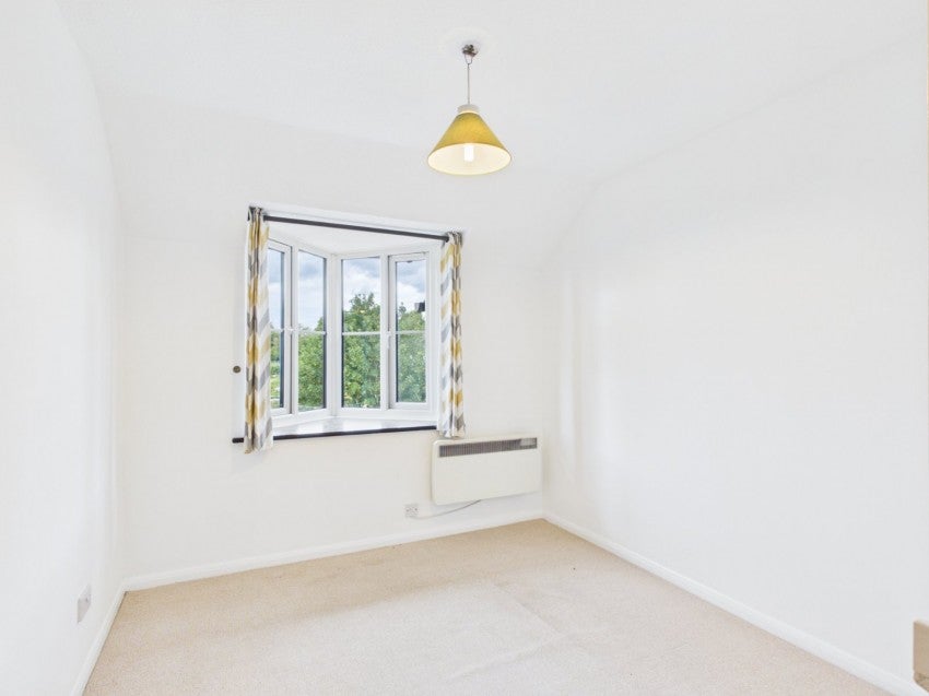 Flat Cameron Road in Chesham