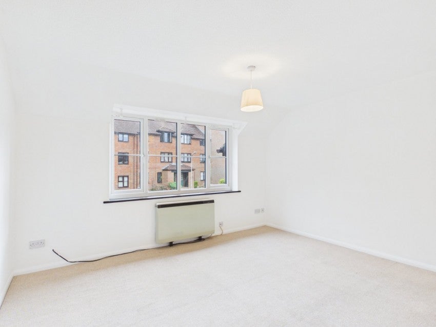 Flat Cameron Road in Chesham