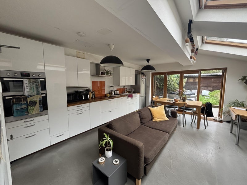 Room Yalding Road in Greater London