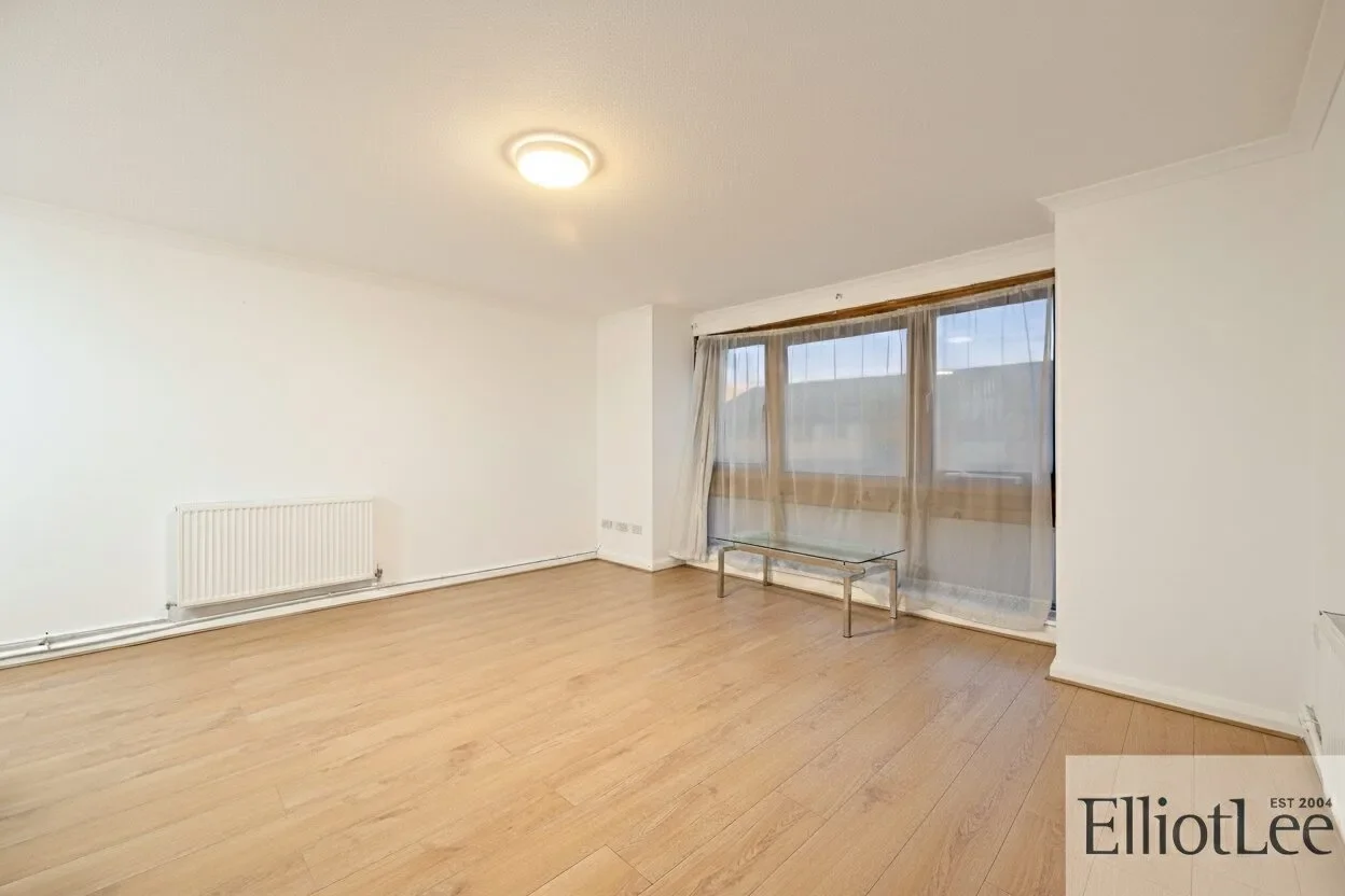 Flat Northolt Road in Greater London