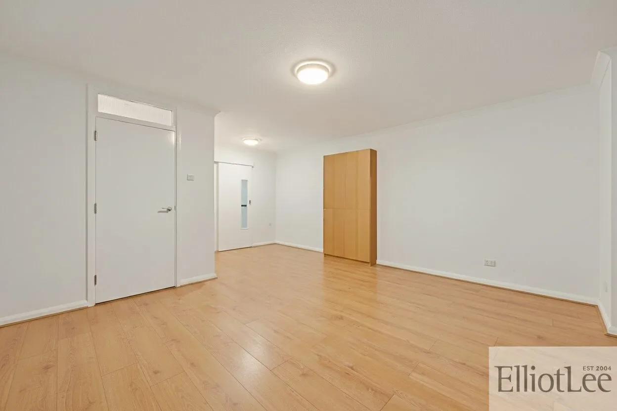 Flat Northolt Road in Greater London