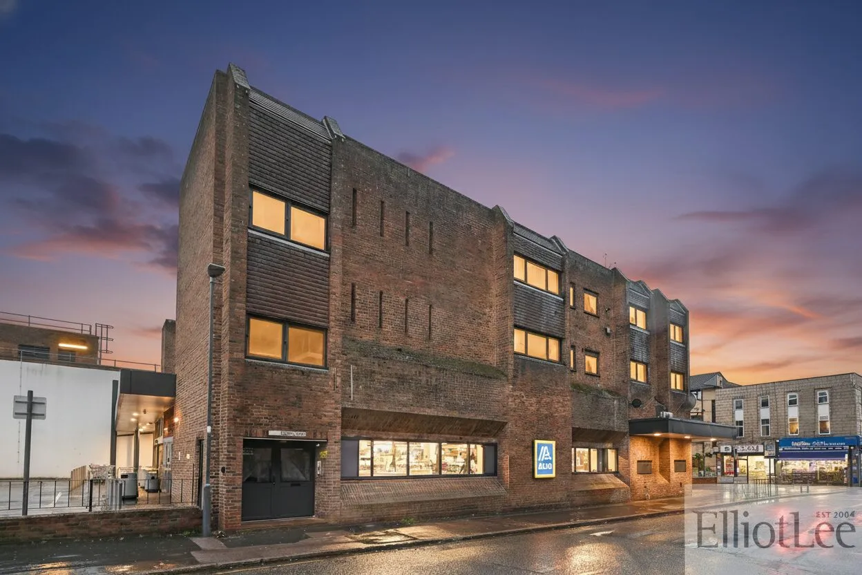 Flat Northolt Road in Greater London