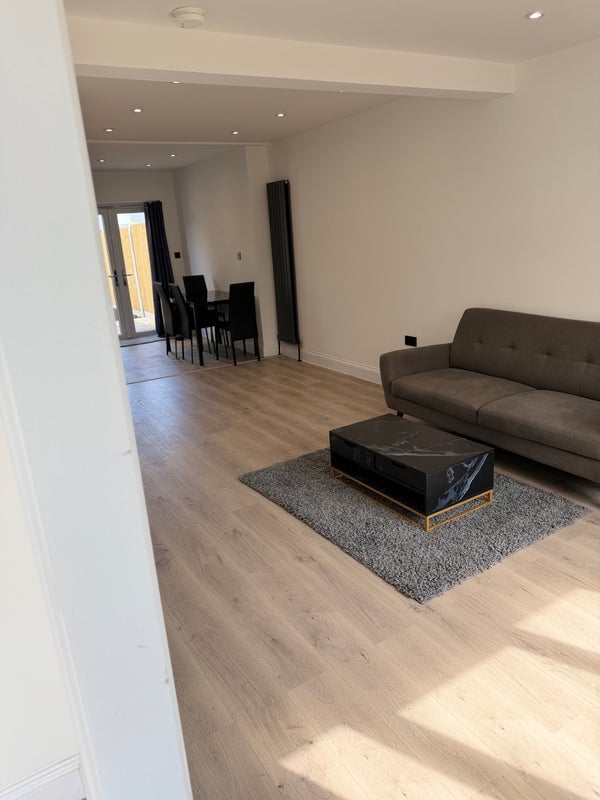 House Knollmead in Greater London