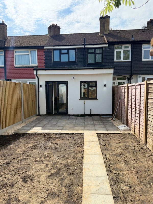 House Knollmead in Greater London