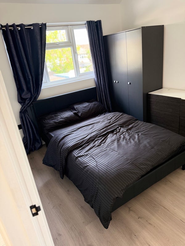 House Knollmead in Greater London