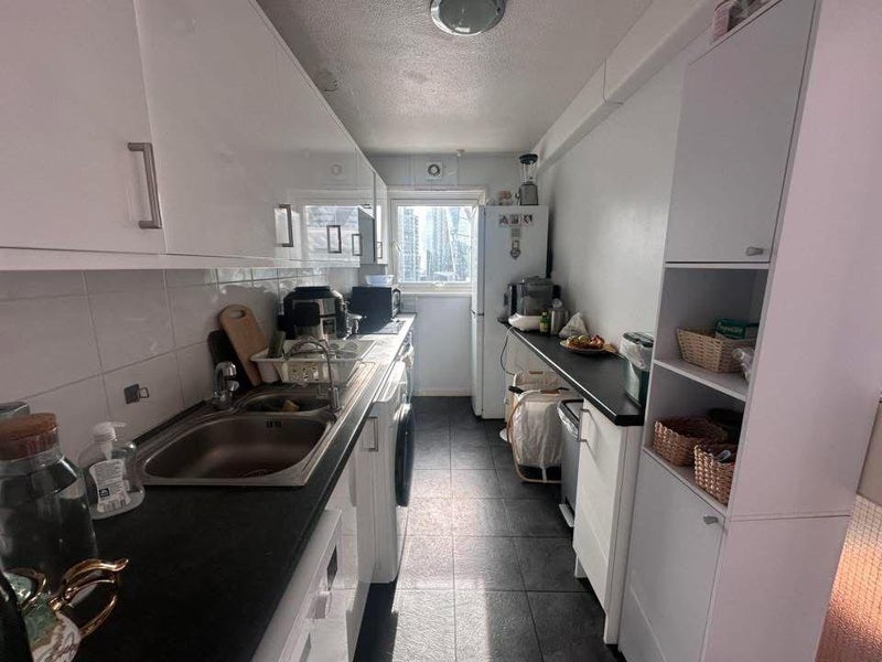 Flat Middlesex Street in Greater London