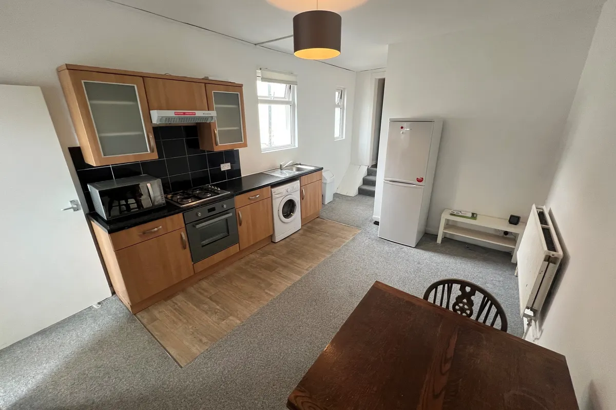 Flat Ninian Road in Cardiff