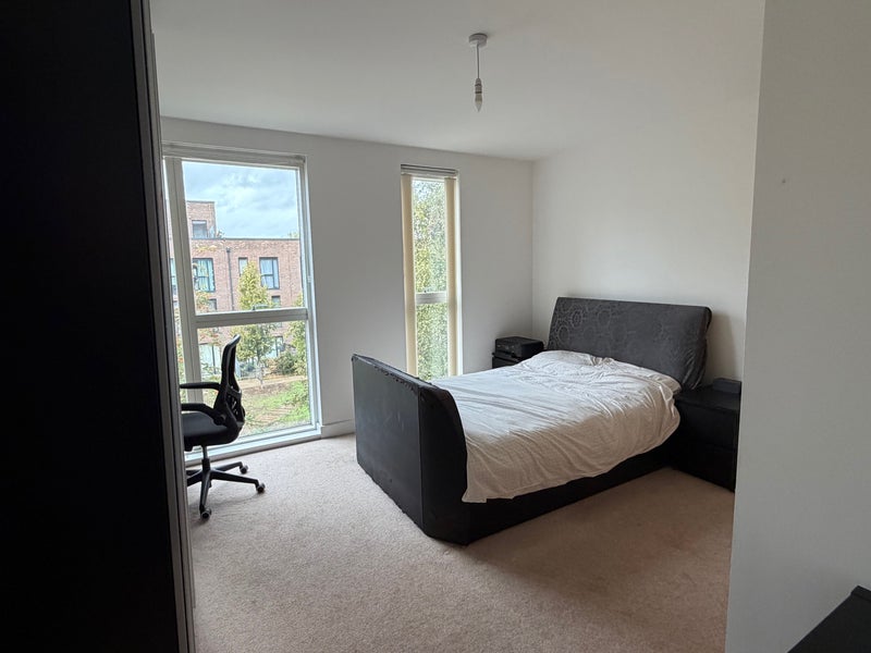 Room Whiston Road in Greater London