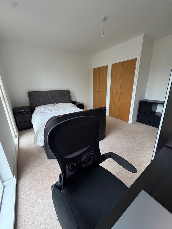 Room Whiston Road in Greater London