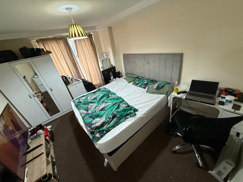 Room Rea Place in Birmingham