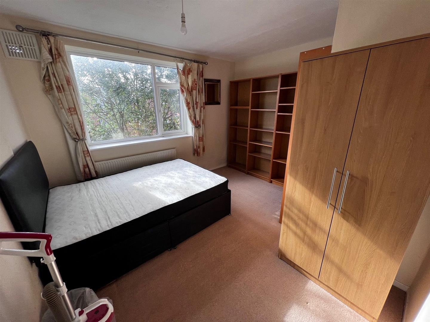 Flat Sunbury Road in Coventry