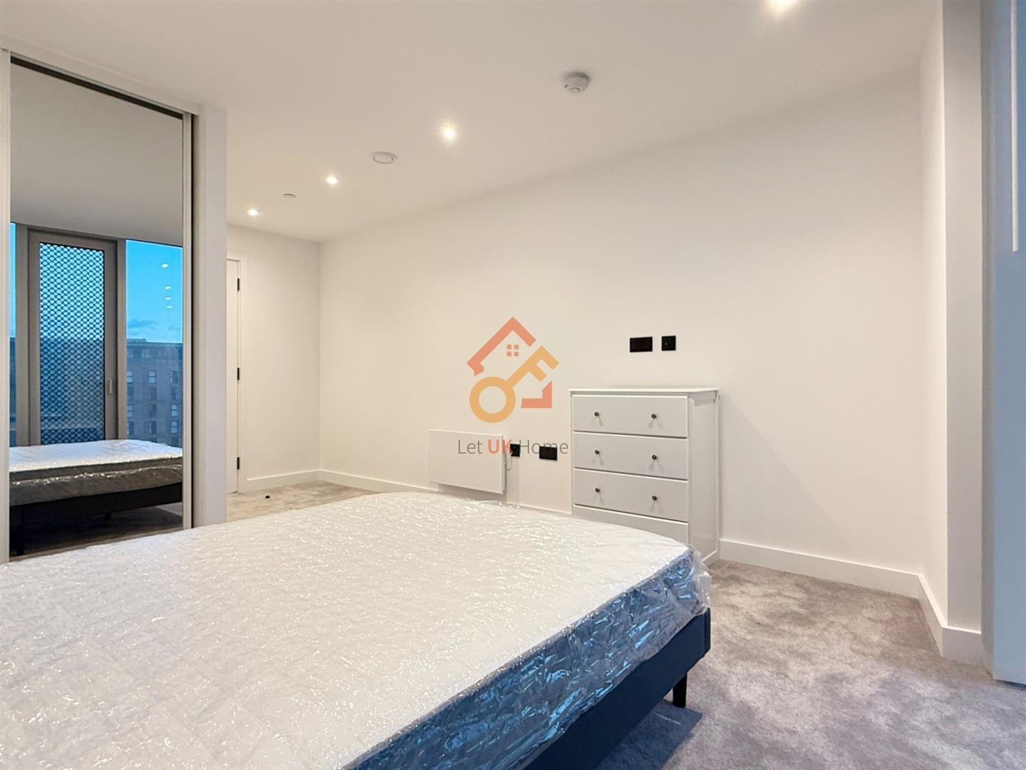 Flat Trinity Way in Manchester