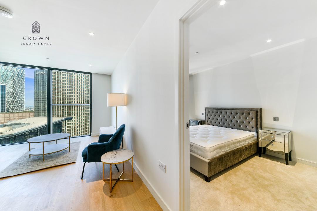 Flat South Quay Walk in Greater London