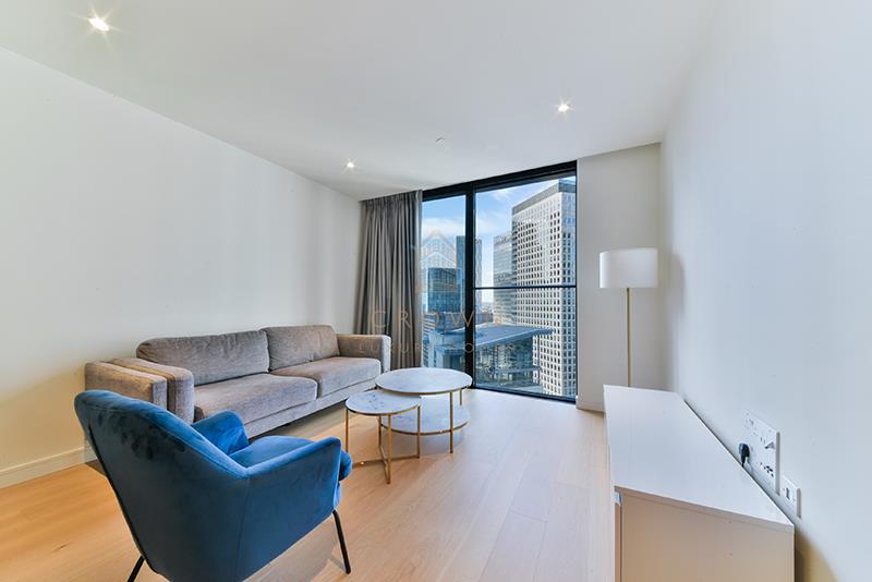 Flat South Quay Walk in Greater London
