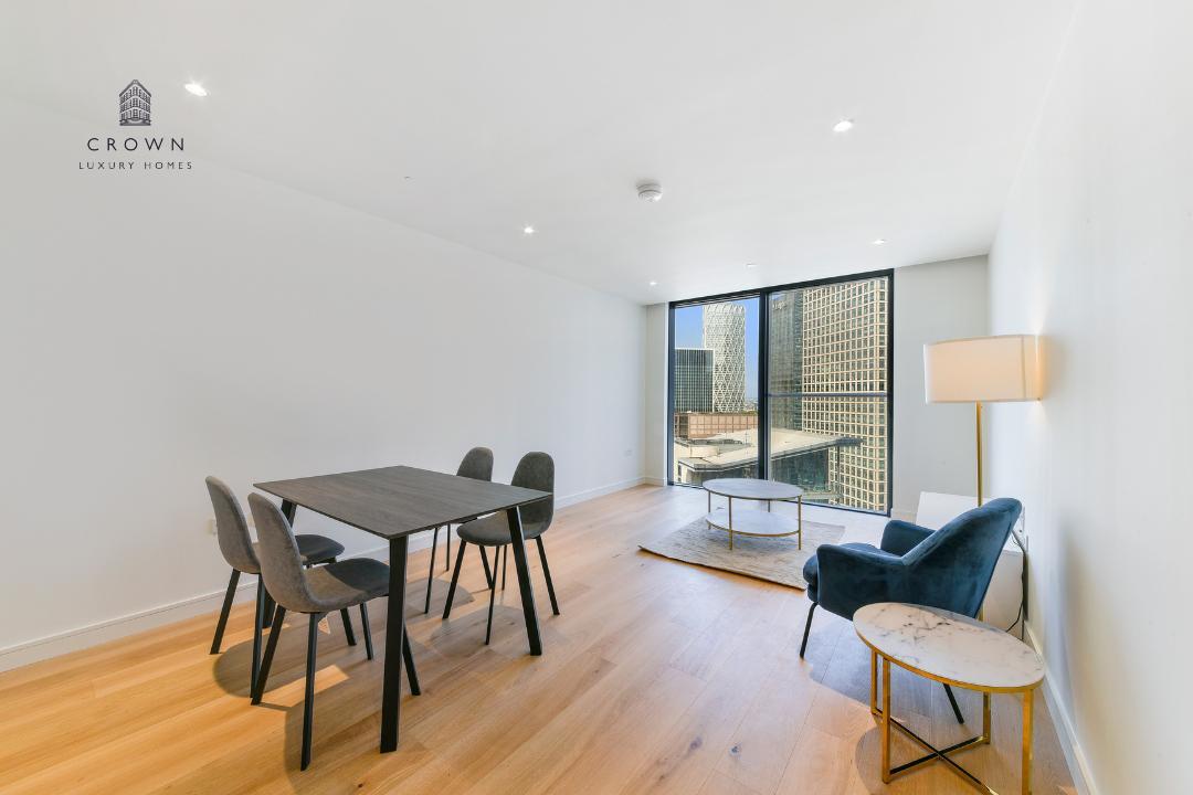 Flat South Quay Walk in Greater London
