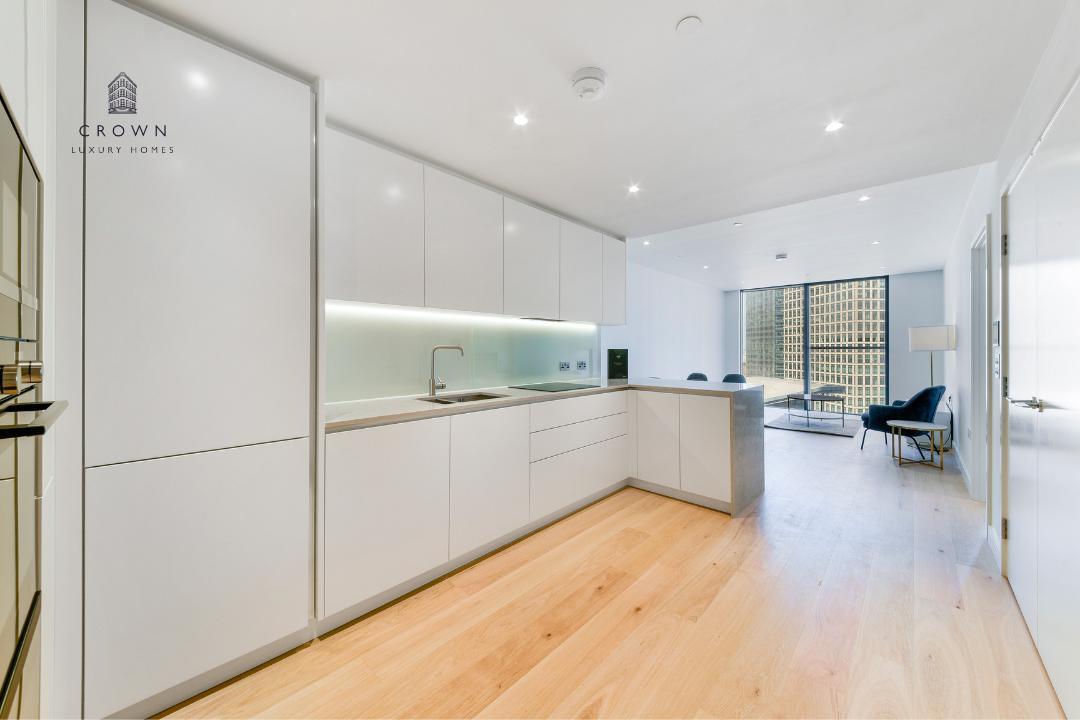 Flat South Quay Walk in Greater London