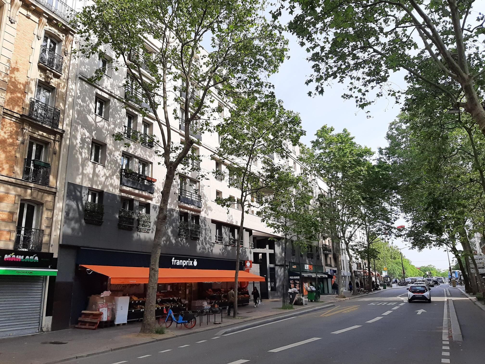 Flat Avenue de Saint-Ouen in Paris