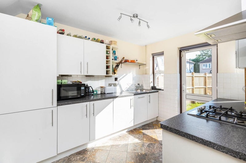 Room Roundhay Close in Greater London