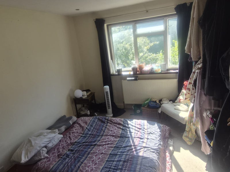 Room Roundhay Close in Greater London