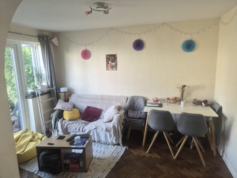 Room Roundhay Close in Greater London