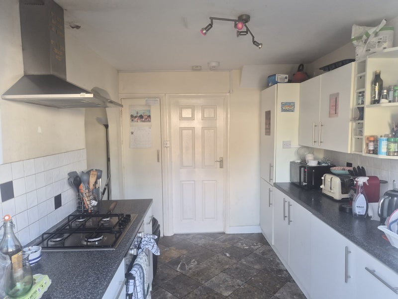 Room Roundhay Close in Greater London