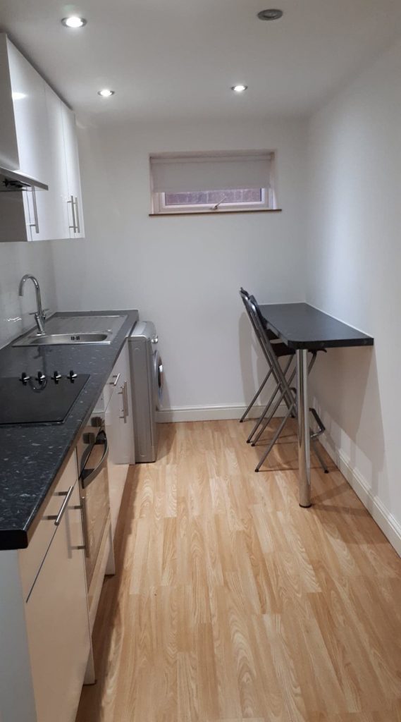 Flat Headingley Avenue in Leeds