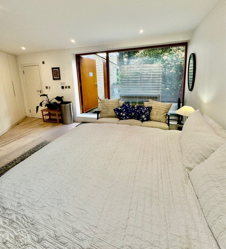 House The Elms in Greater London