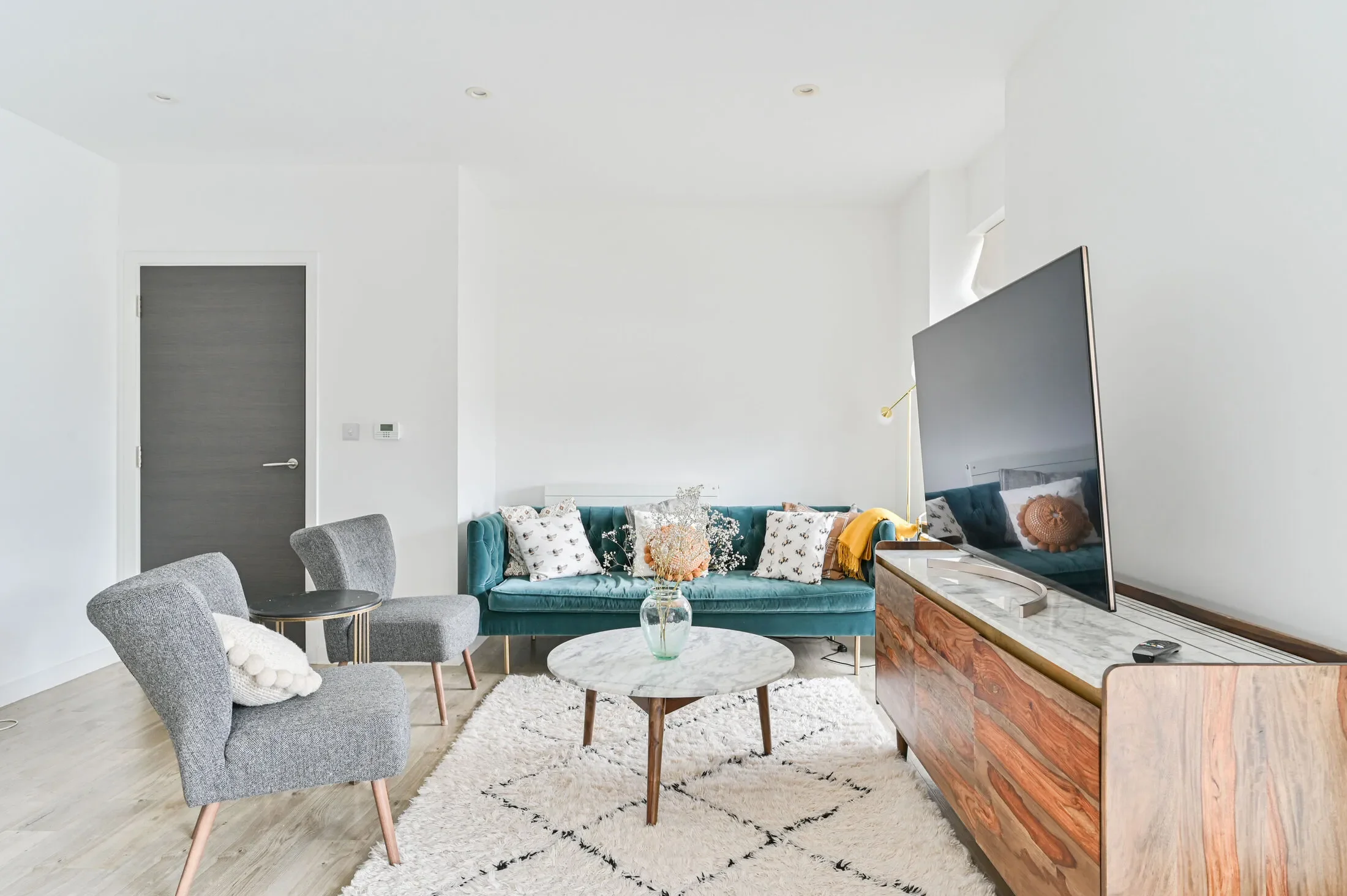 Flat Hatcham Street in Greater London