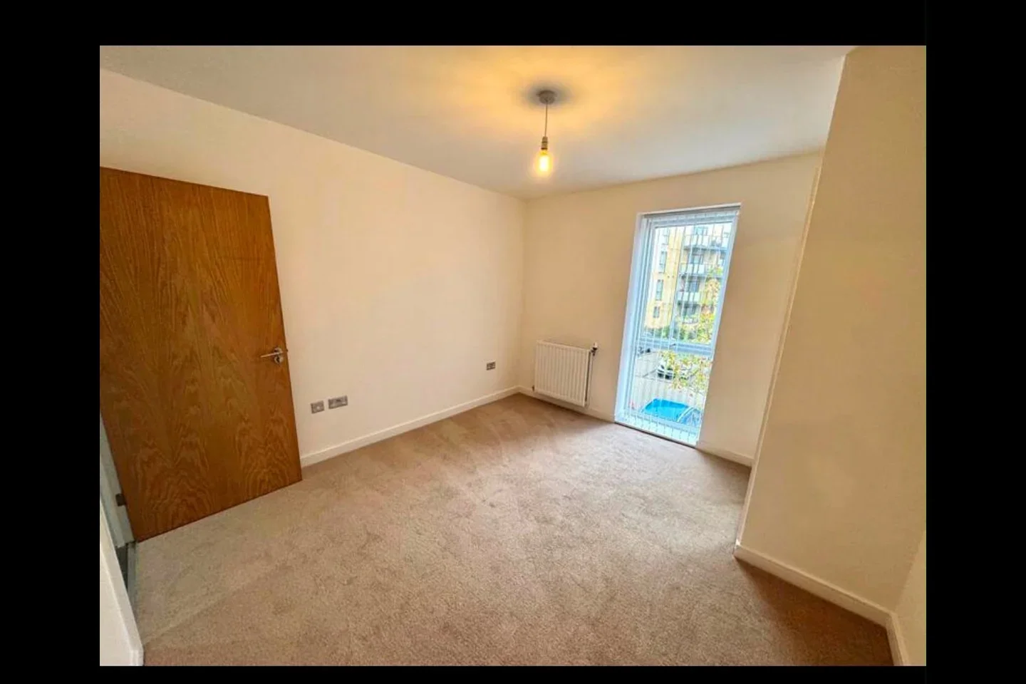 Flat Suttons Lane in Greater London