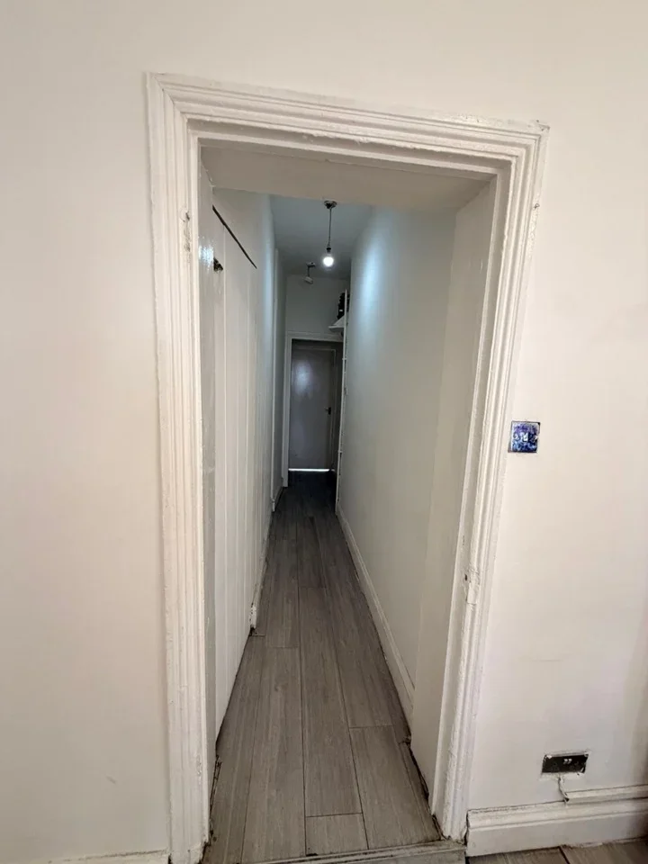 Flat Suttons Lane in Greater London