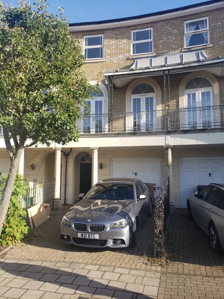 House Savery Drive in Elmbridge