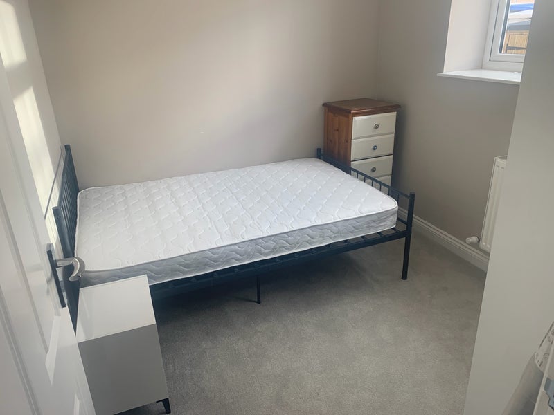 Room Gilbey Road in Greater London