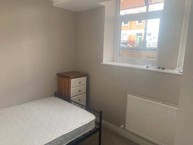 Room Gilbey Road in Greater London