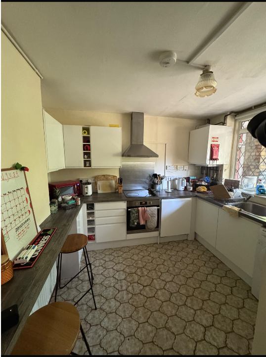 Room Lorrimore Road in Greater London