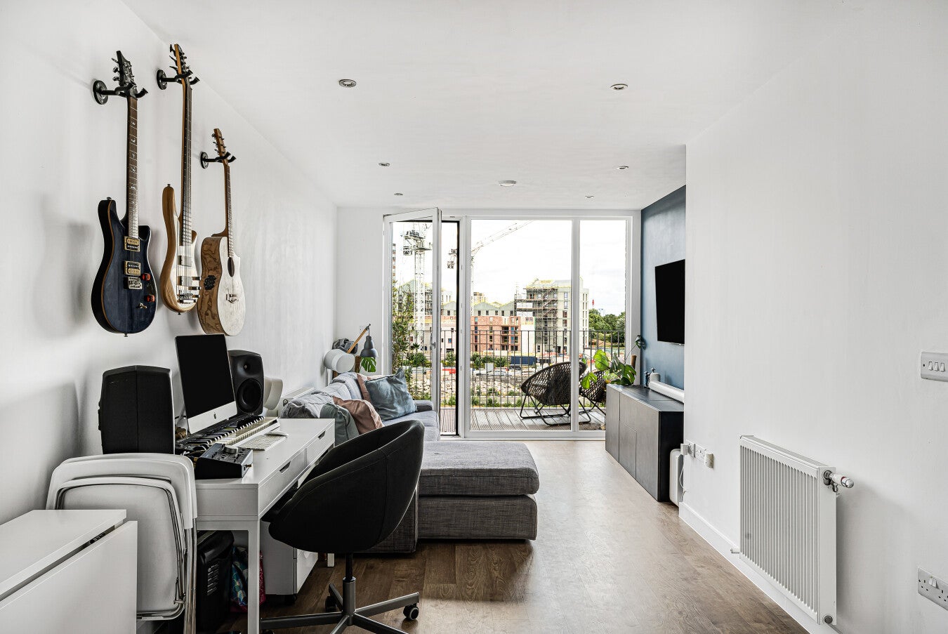 Flat Nicholson Square in Greater London